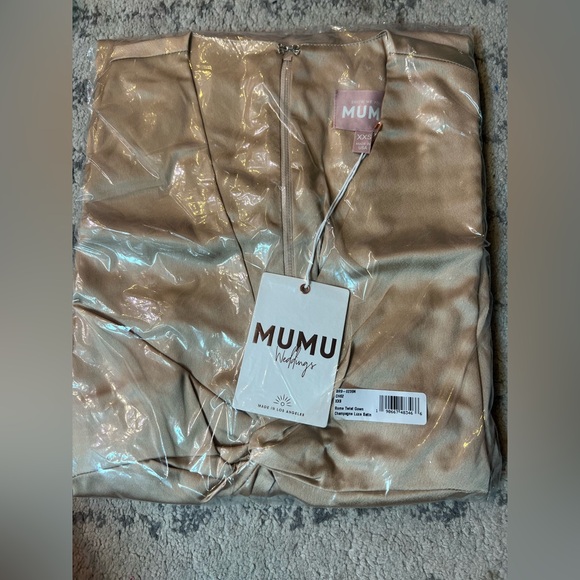 Show Me Your MuMu Rome Twist Gown Champagne Luxe Satin - Picture 4 of 5